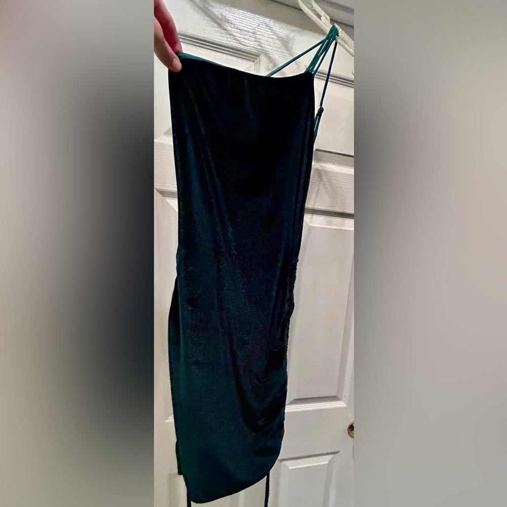 Elegant Dark Green One-Shoulder Dress - Picture 6 of 11
